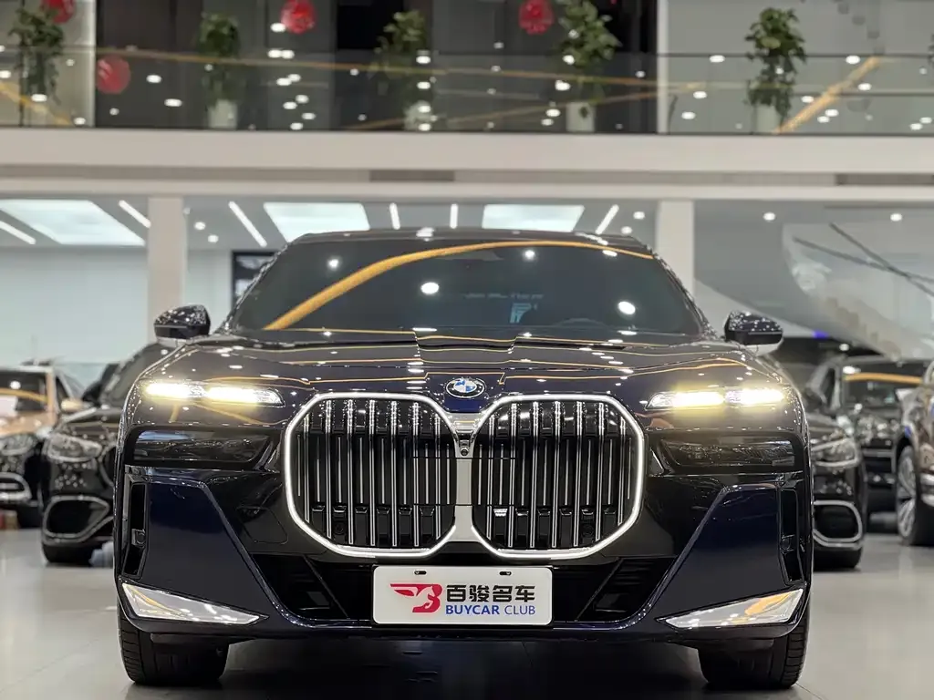 BMW 7 Series 2023 из CN, фото 2