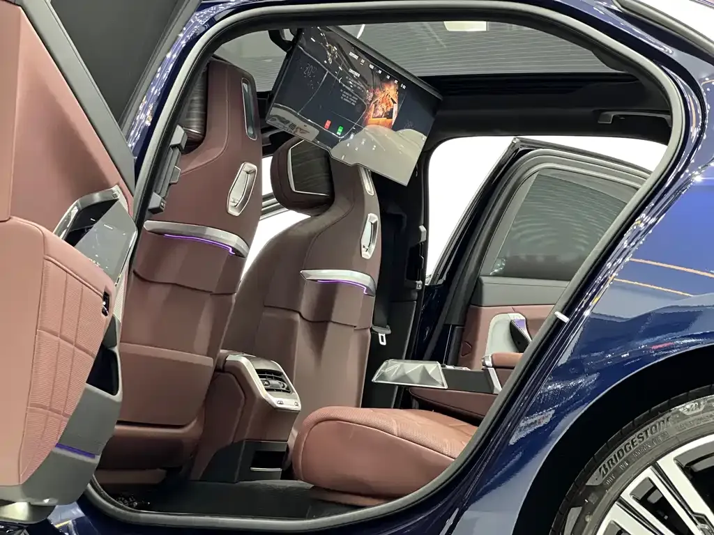BMW 7 Series 2023 из CN, фото 5