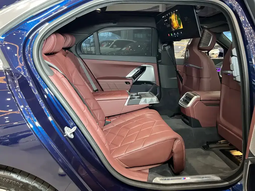 BMW 7 Series 2023 из CN, фото 8
