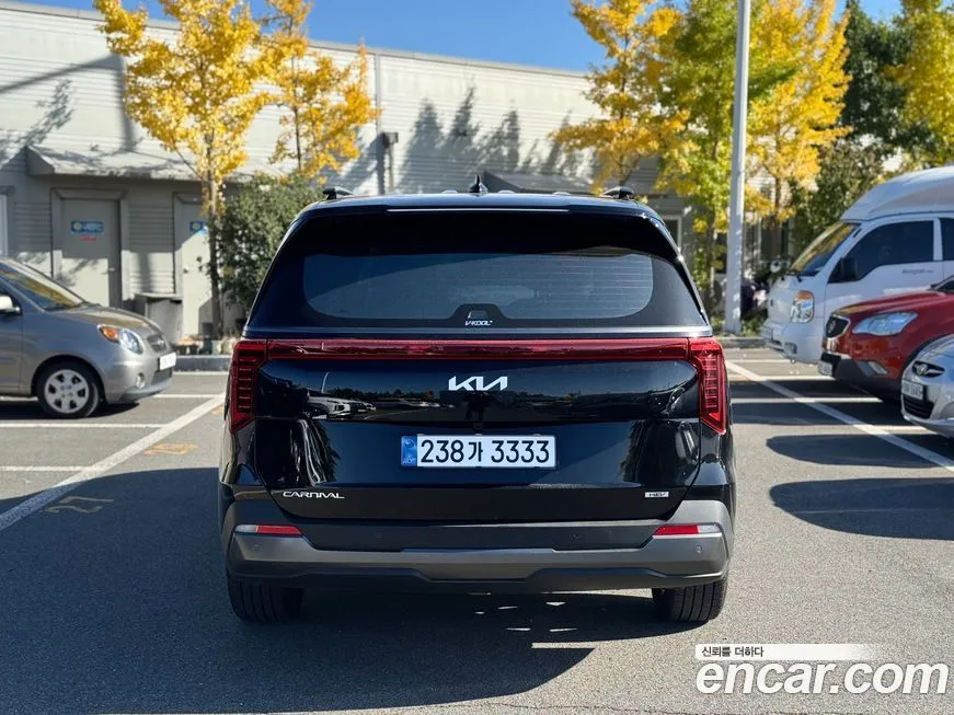 Kia Carnival — фото 4