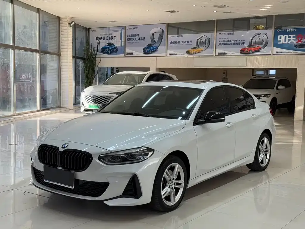 BMW 1 Series 2021 из CN, фото 1