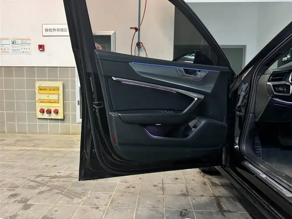 Audi A6L 2023 из CN, фото 7