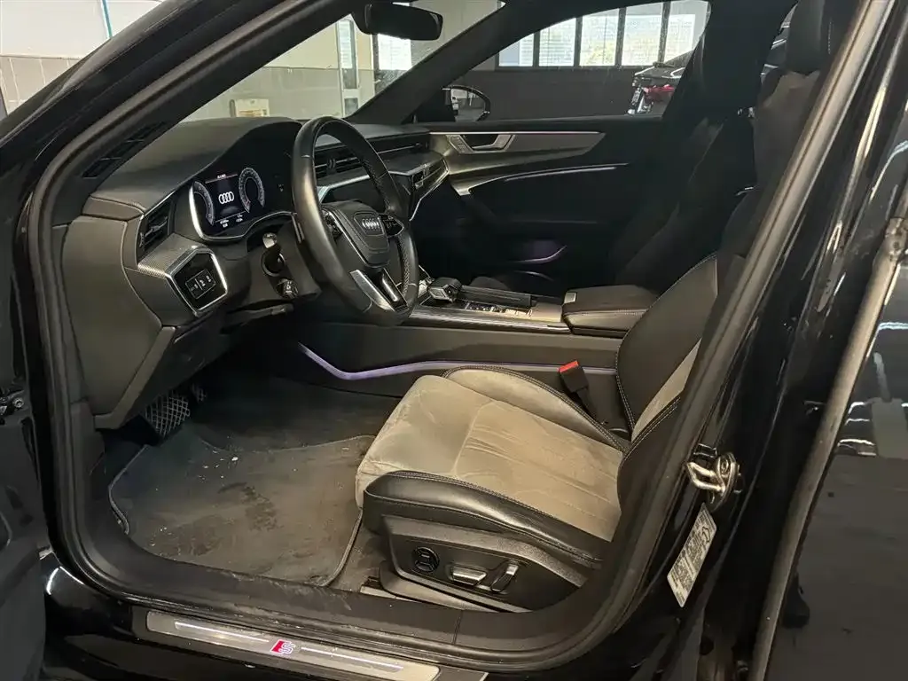 Audi A6L 2023 из CN, фото 8