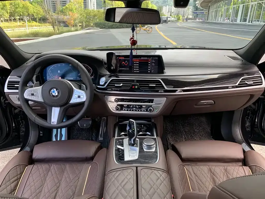 BMW 7 Series 2023 из CN, фото 10