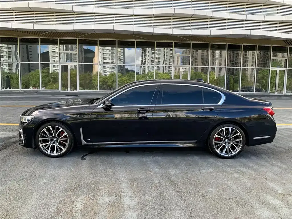 BMW 7 Series 2023 из CN, фото 7