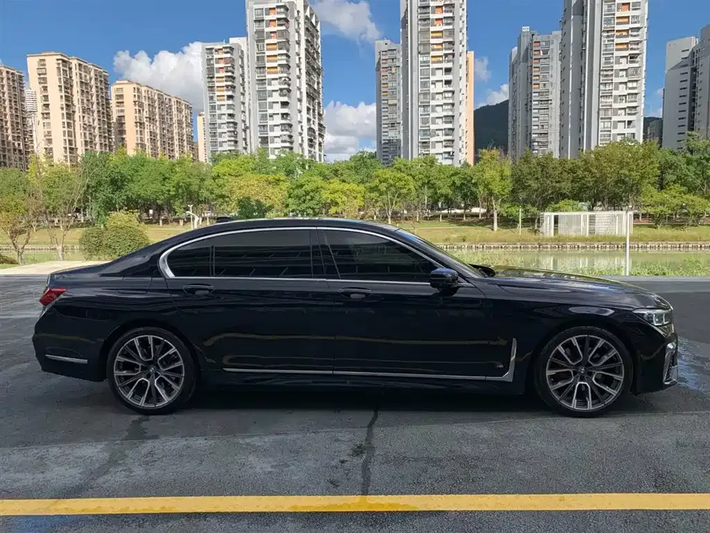 BMW 7 Series 2023 из CN, фото 9