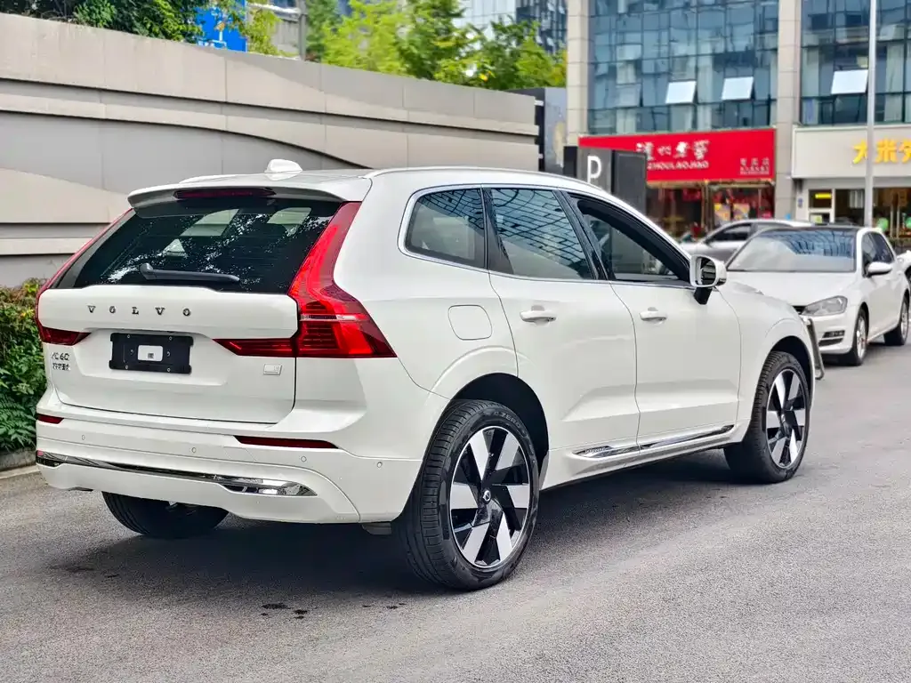 Volvo XC60 PHEV 2023 из CN, фото 5