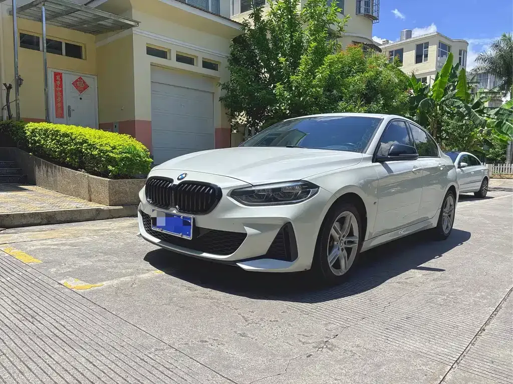 BMW 1 Series 2021 из CN, фото 1
