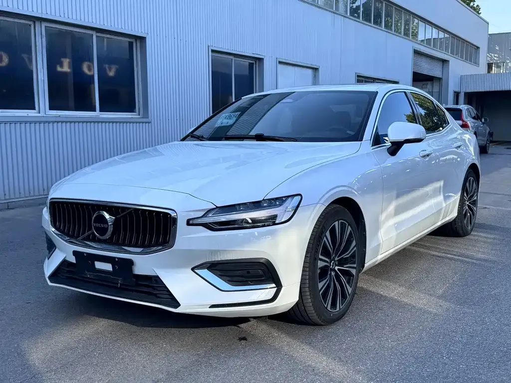 Volvo S60 2024 из CN, фото 1