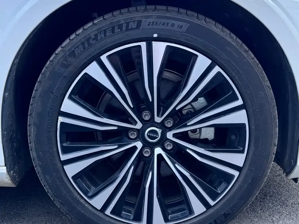 Volvo S60 2024 из CN, фото 3