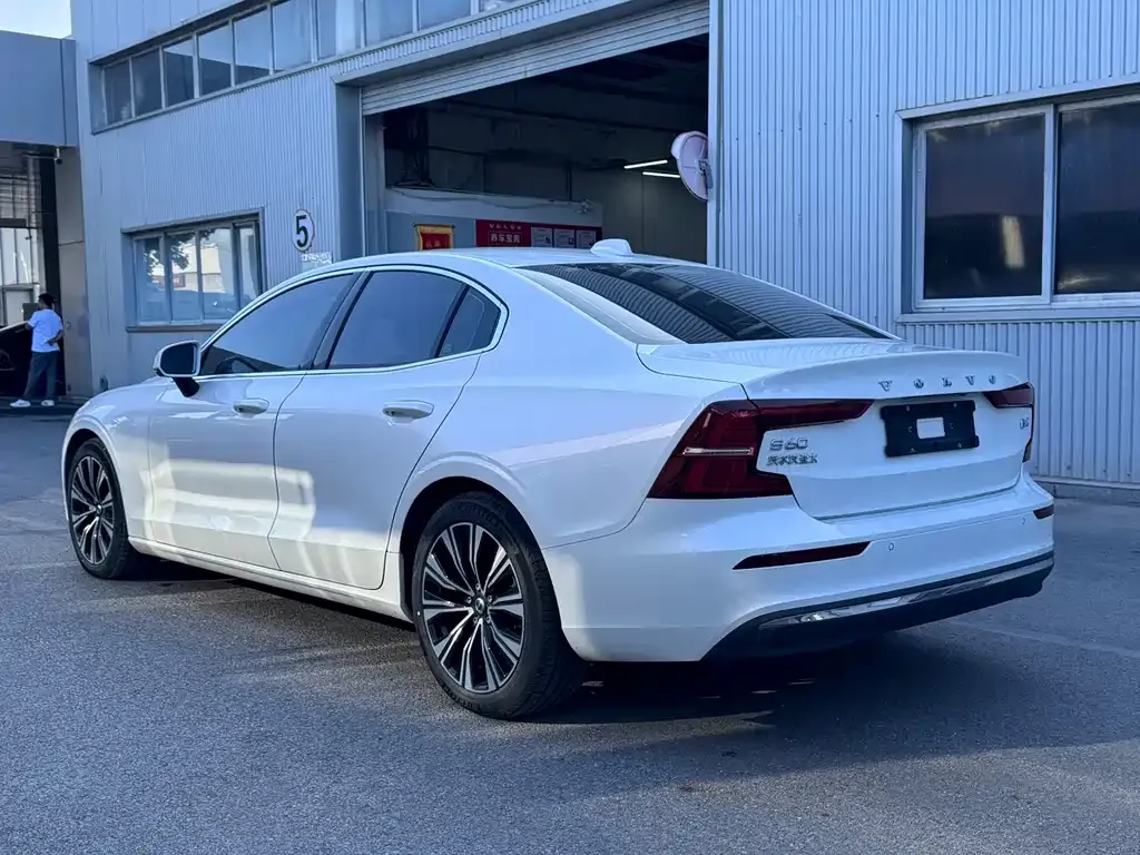 Volvo S60 2024 из CN, фото 5