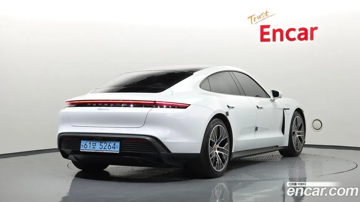 Porsche Taycan 2023 из KR, фото 2