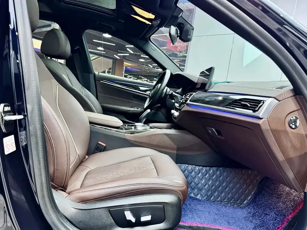 BMW 5 Series 2021 из CN, фото 3