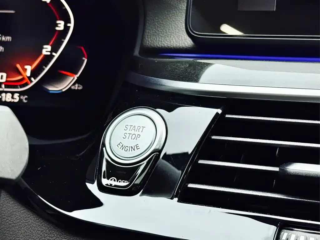 BMW 5 Series 2021 из CN, фото 8