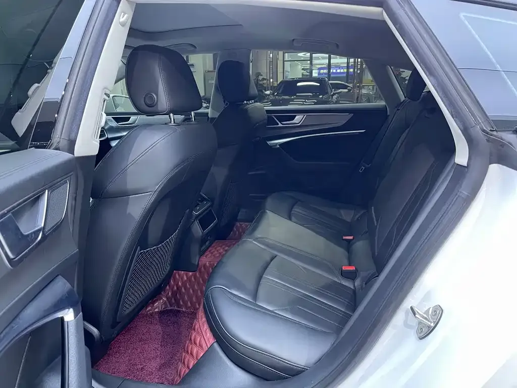 Audi A7 2022 из CN, фото 7