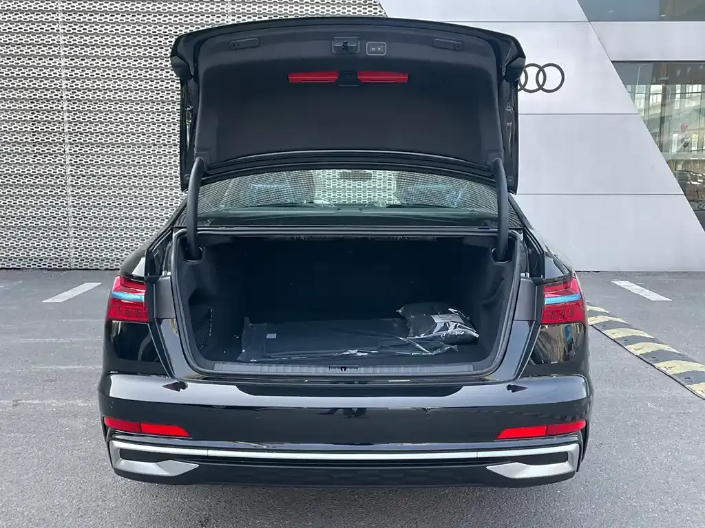 Audi A6L 2025 из CN, фото 5