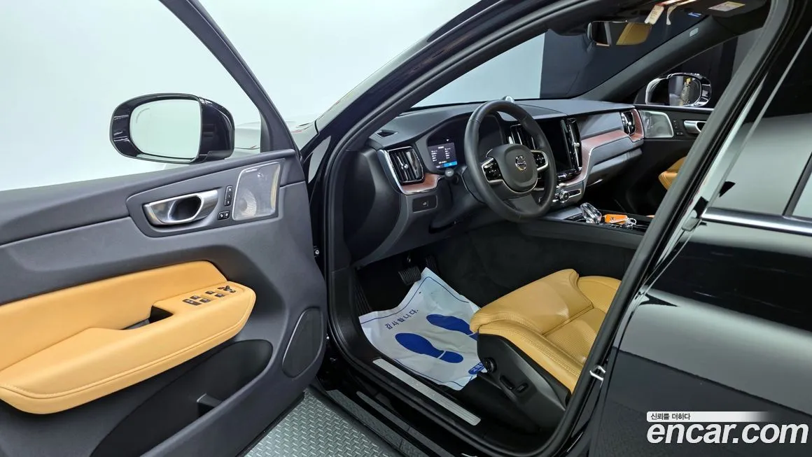 Volvo XC60 — фото 10