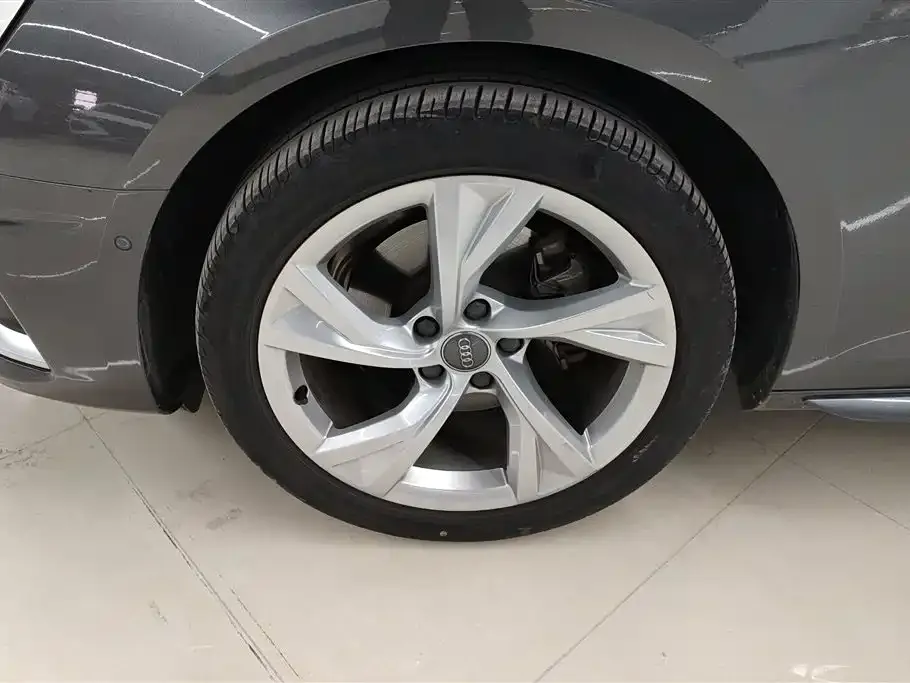 Audi A4L 2021 из CN, фото 6