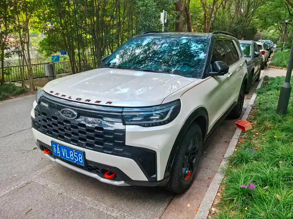 Ford Explorer 2023 из CN, фото 1