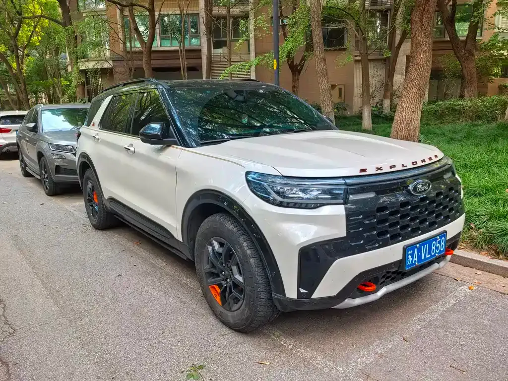 Ford Explorer 2023 из CN, фото 2