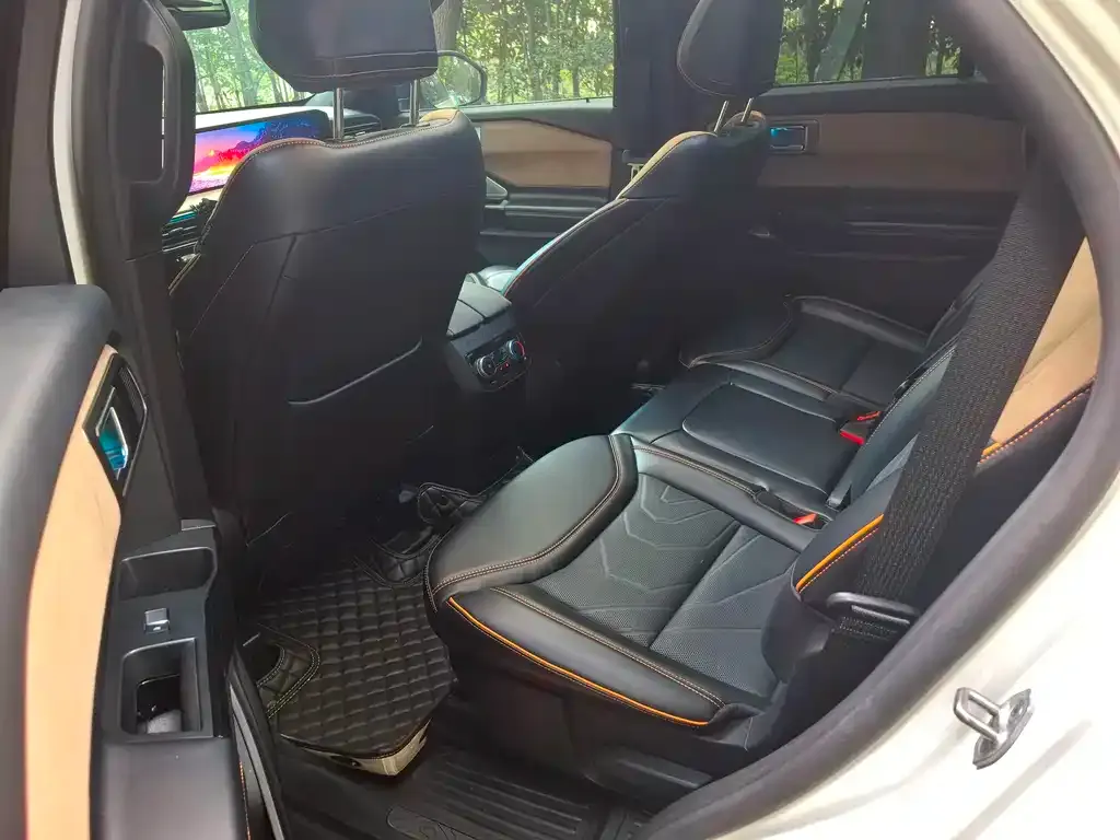 Ford Explorer 2023 из CN, фото 5