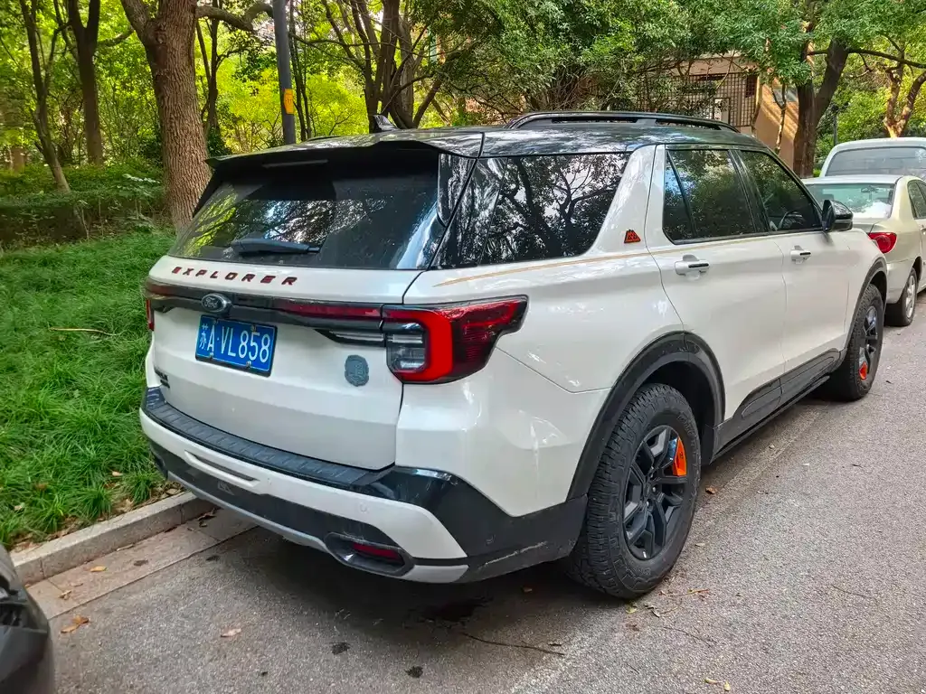 Ford Explorer 2023 из CN, фото 8