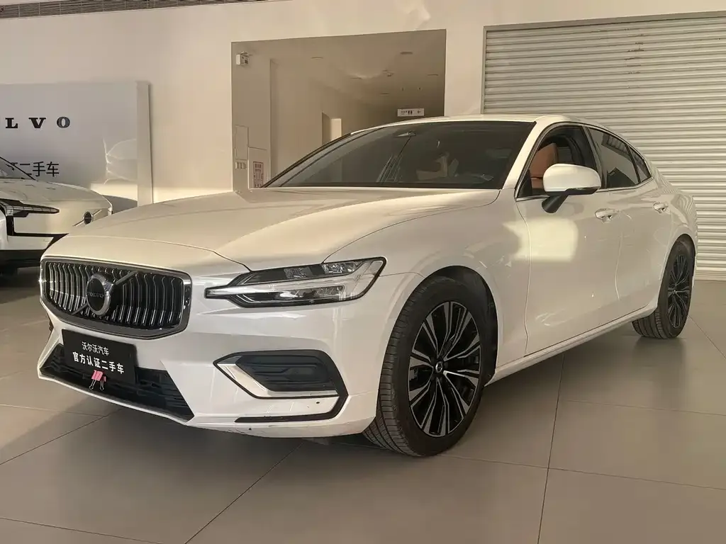 Volvo S60 2024 из CN, фото 1