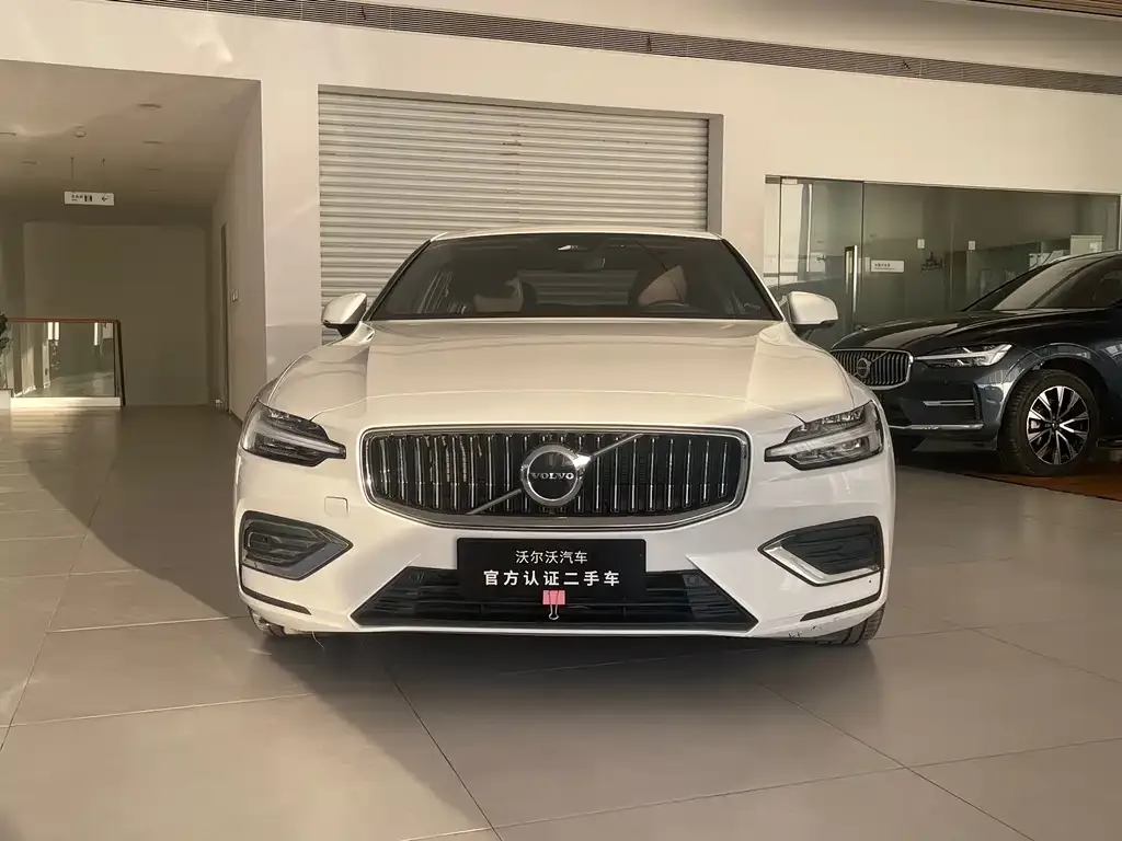 Volvo S60 2024 из CN, фото 2