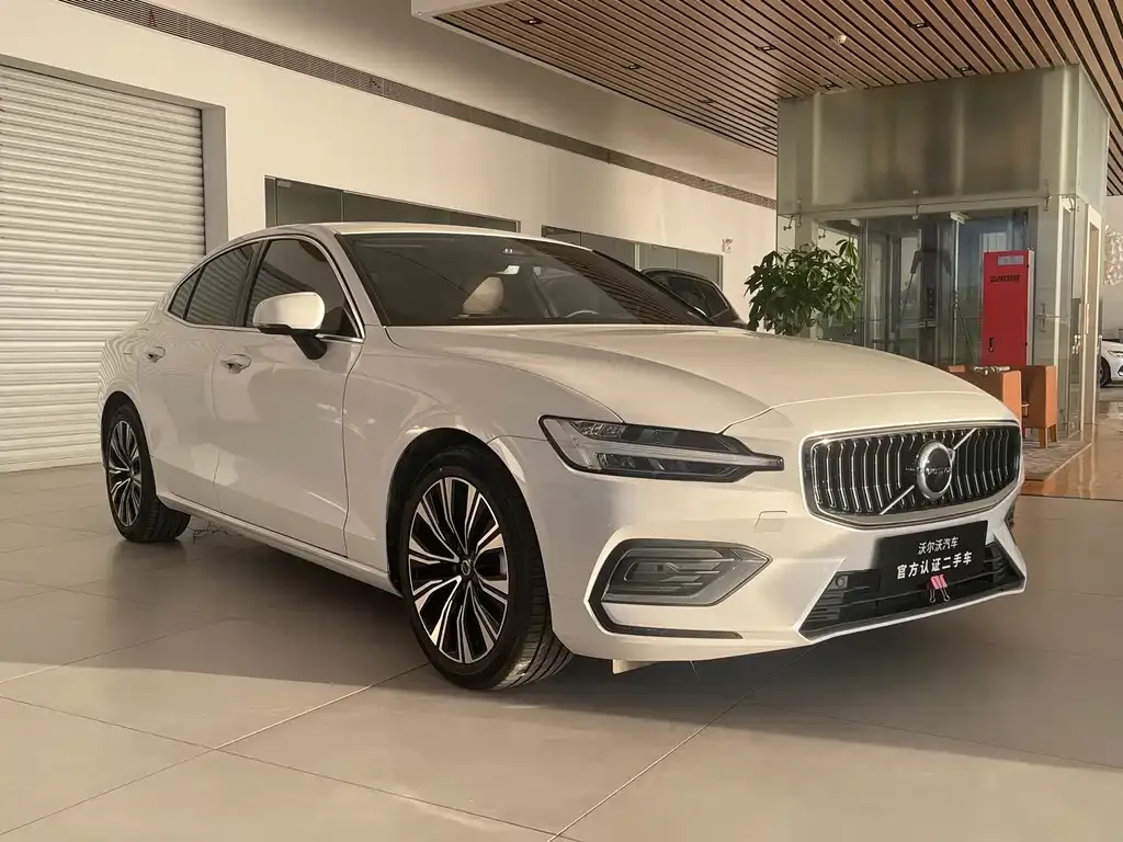 Volvo S60 2024 из CN, фото 3