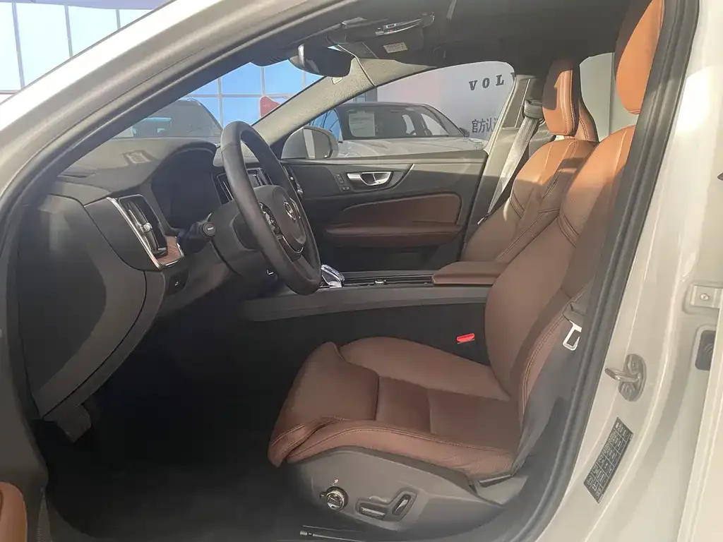 Volvo S60 2024 из CN, фото 6