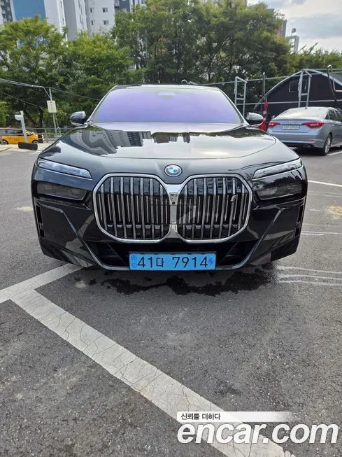 BMW i7 — фото 1