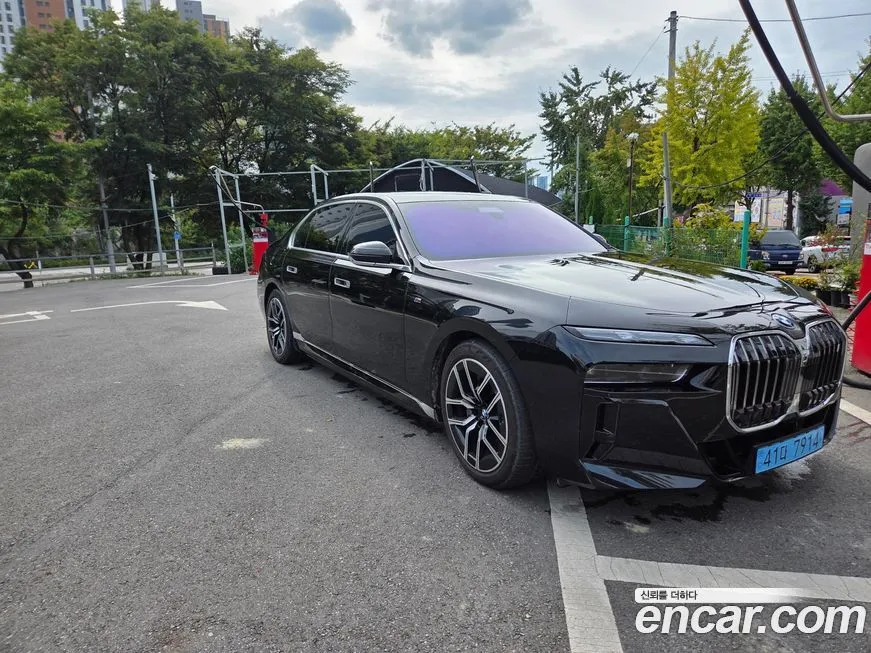 BMW i7 — фото 2
