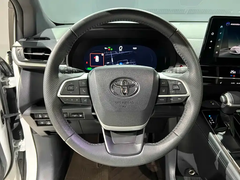 Toyota Granvia 2024 из CN, фото 10