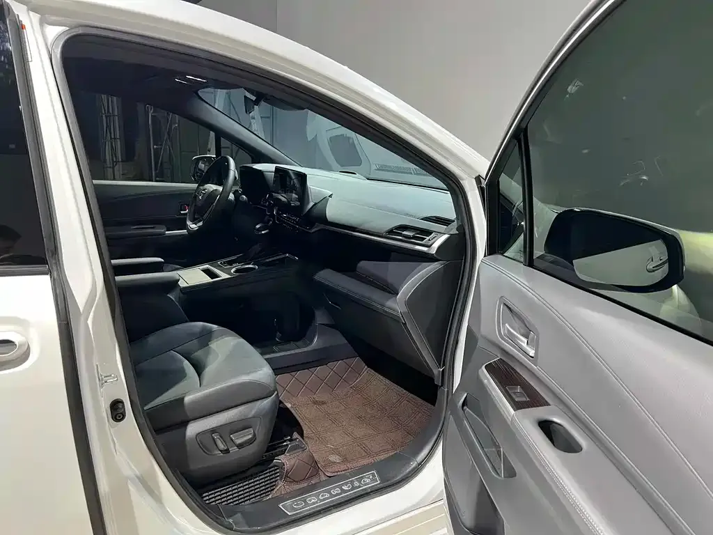 Toyota Granvia 2024 из CN, фото 8