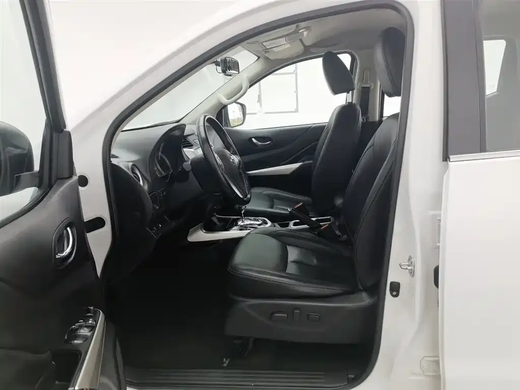 Nissan Navara 2023 из CN, фото 10