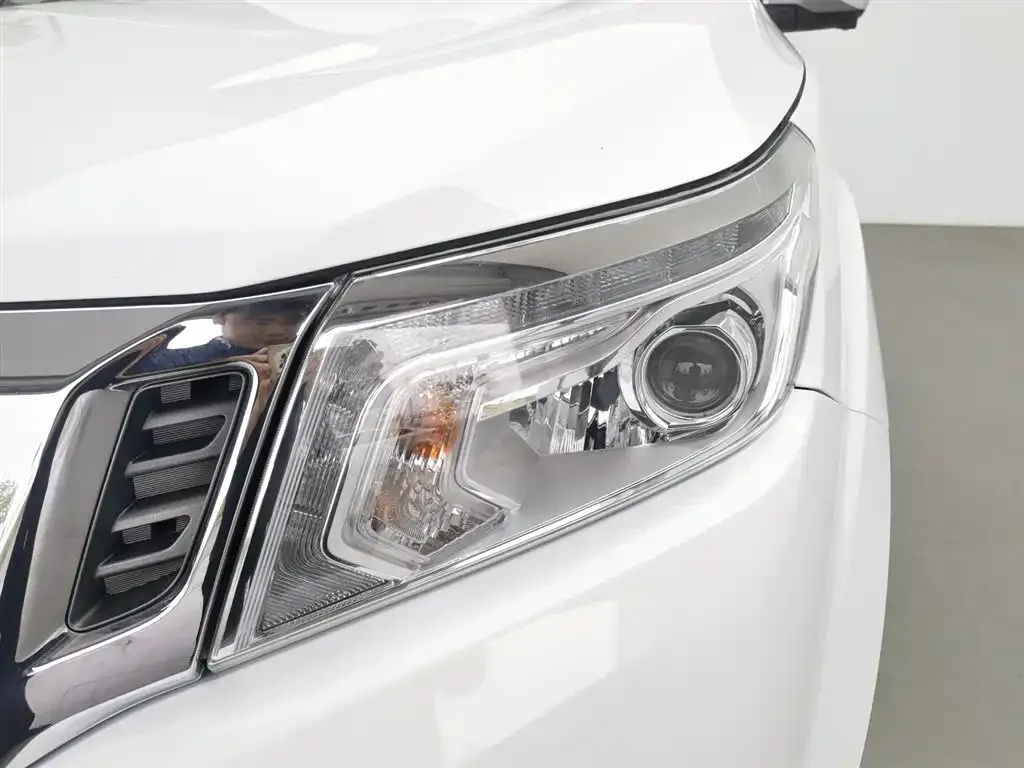 Nissan Navara 2023 из CN, фото 7