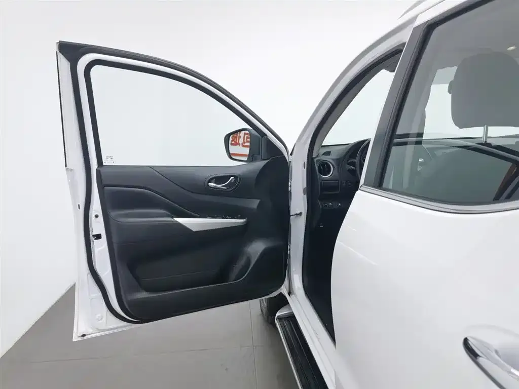 Nissan Navara 2023 из CN, фото 8