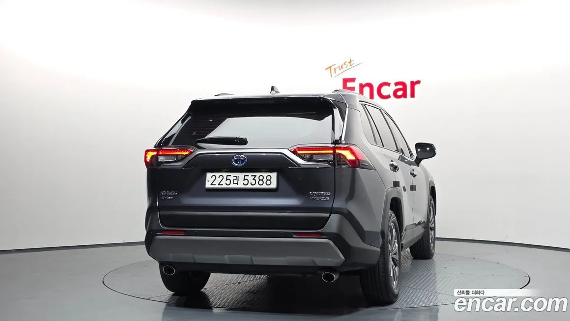 Toyota RAV4 — фото 4