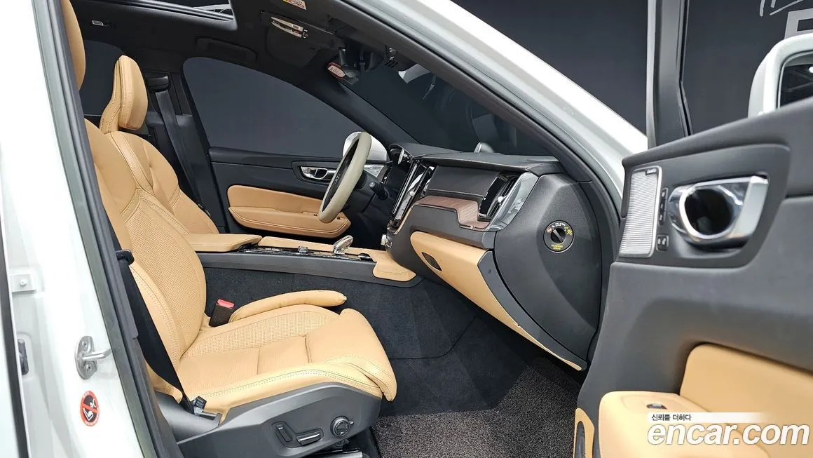 Volvo XC60 2022 из KR, фото 10