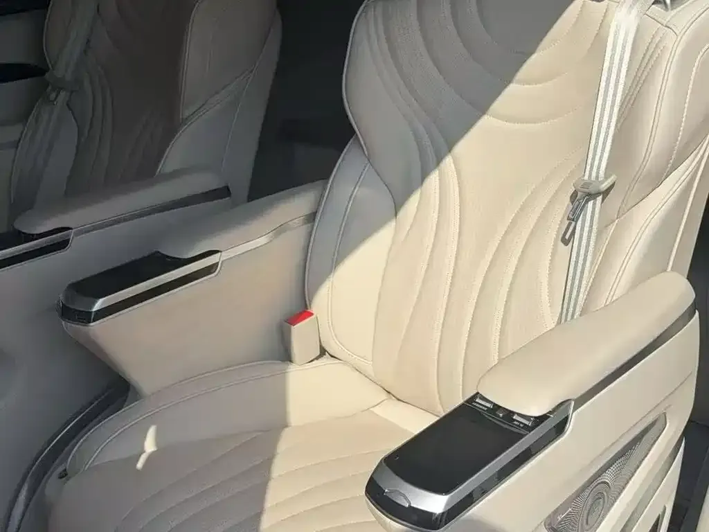 Buick GL8 2023 из CN, фото 8