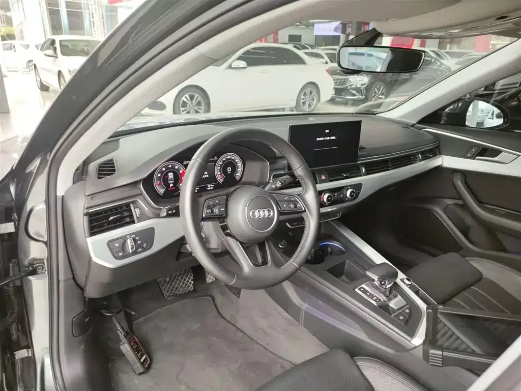 Audi A4L 2022 из CN, фото 10