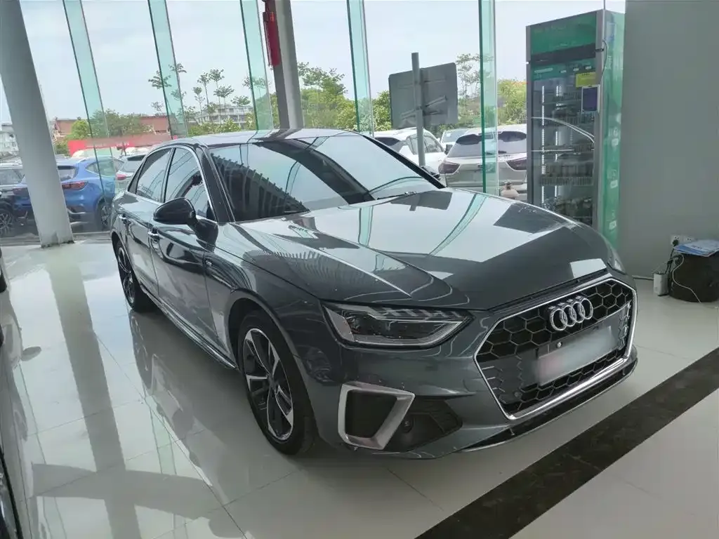 Audi A4L 2022 из CN, фото 4