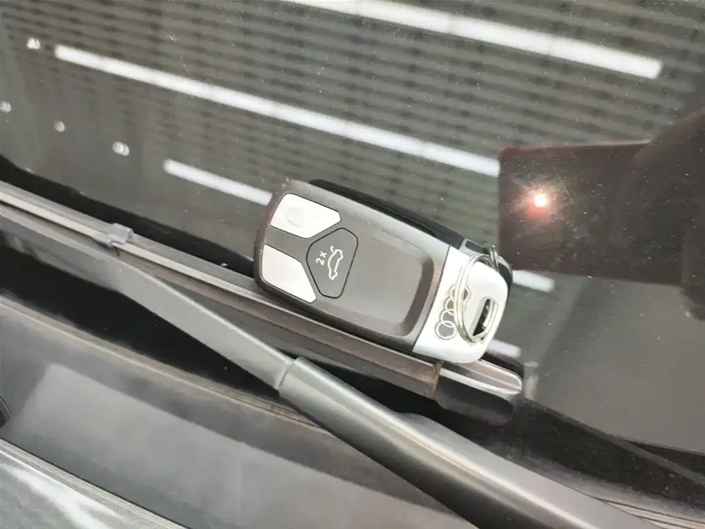 Audi A4L 2022 из CN, фото 9