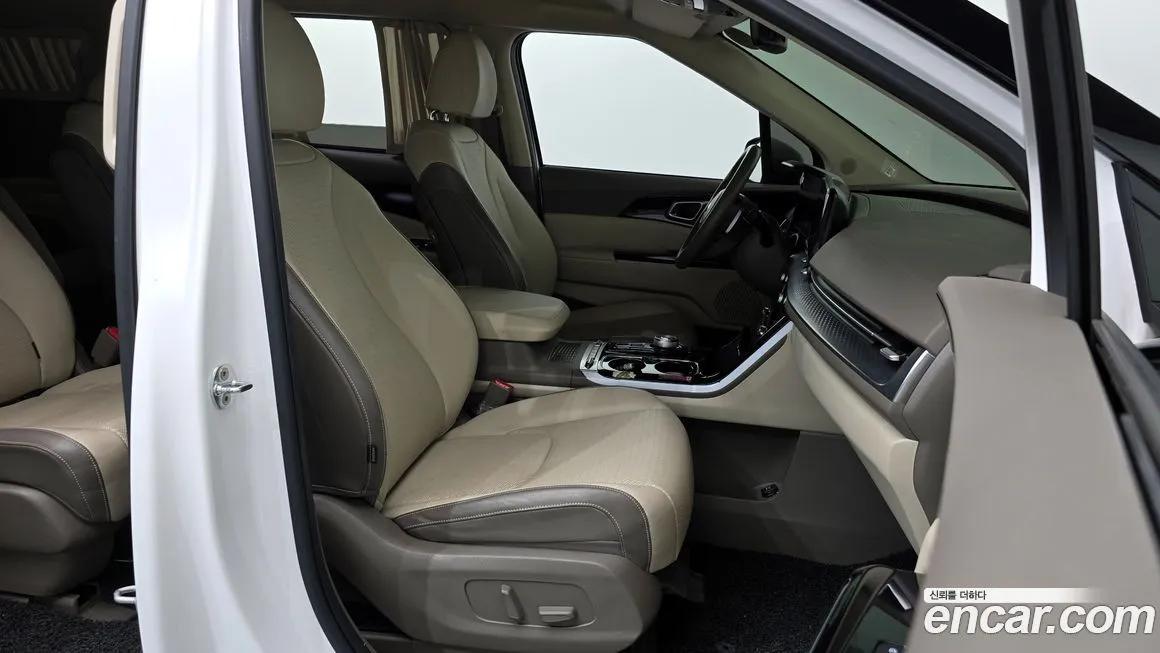 Kia Carnival — фото 10