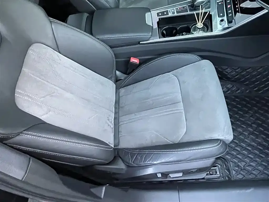 Audi A6L 2021 из CN, фото 4
