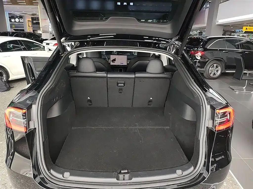 Tesla Model Y 2023 из CN, фото 10