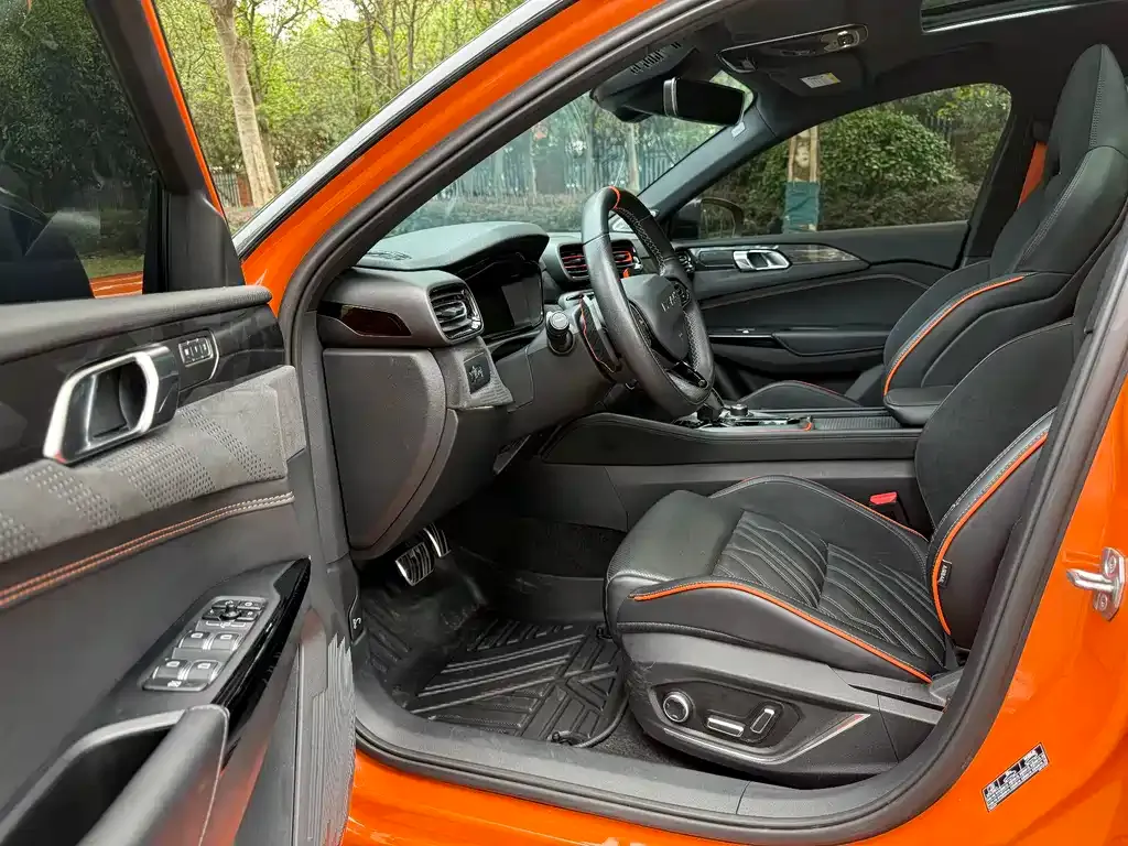 Lynk & Co 02 Hatchback 2022 из CN, фото 3