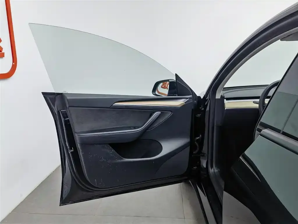 Tesla Model Y 2023 из CN, фото 8