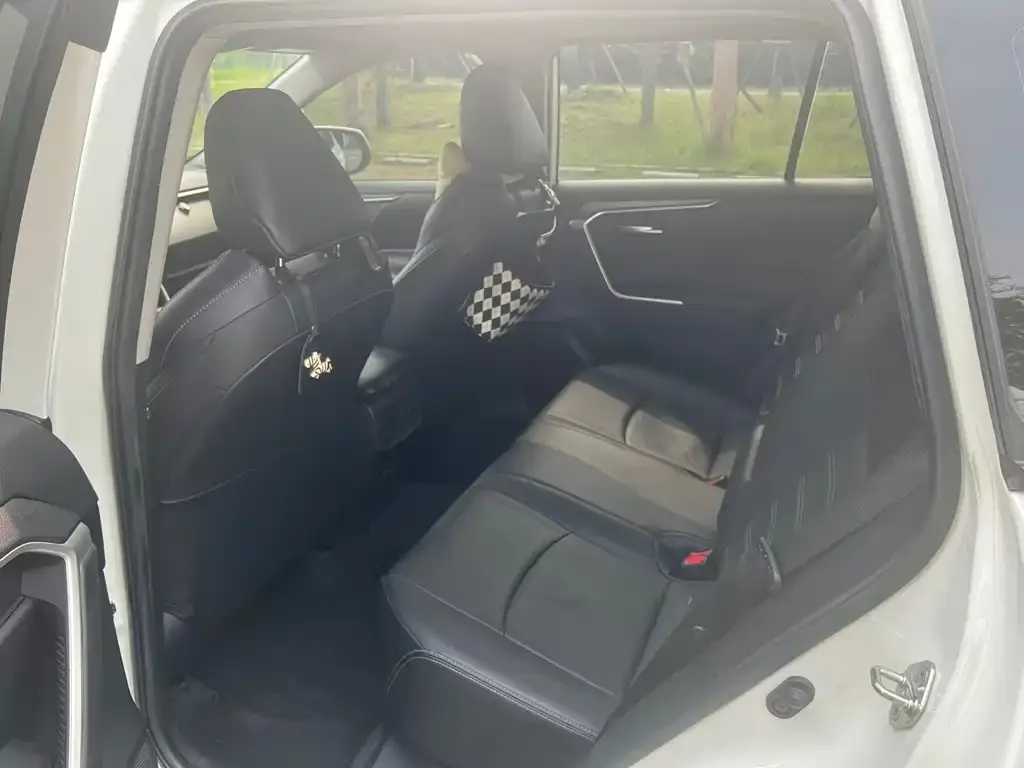 Toyota Wildlander 2021 из CN, фото 7