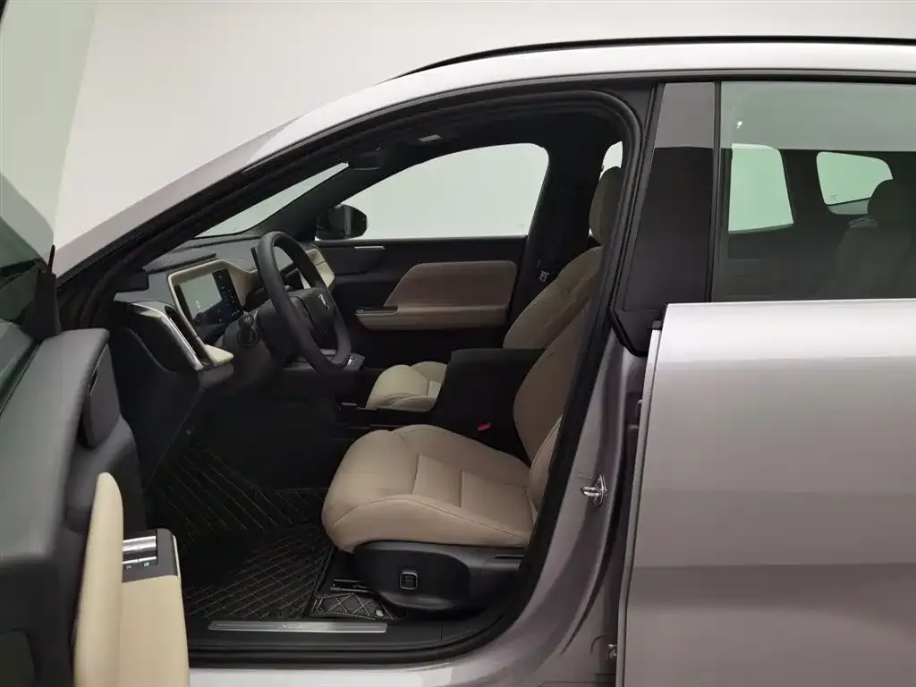 Volvo XC70 Plug-in Hybrid 2025 из CN, фото 10